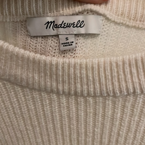 Cream sweater. Lower pocket details. - Picture 2 of 2